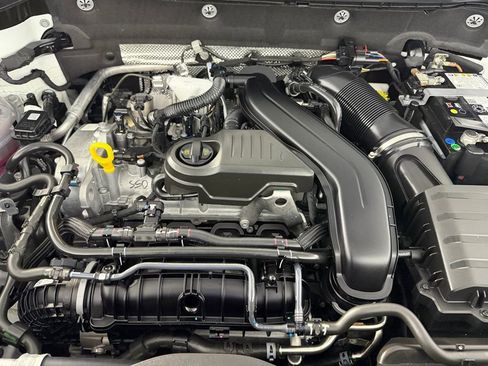 Used 2025 Volkswagen Taos SE w/ Panoramic Sunroof Package image 33