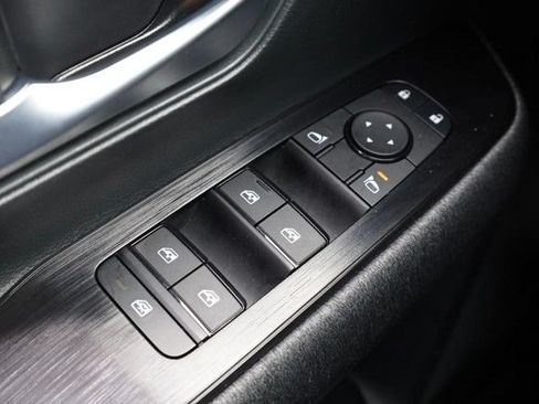 Certified 2025 Nissan Kicks SV AWD/4WD image 18