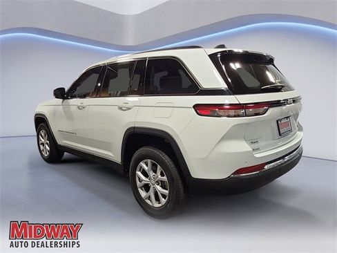 Used 2022 Jeep Grand Cherokee Limited image 3