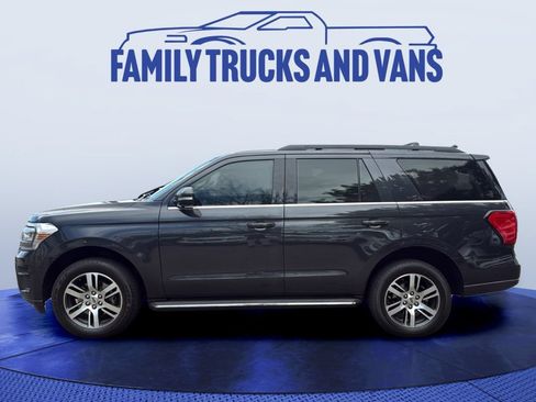 Used 2023 Ford Expedition XLT AWD/4WD image 2