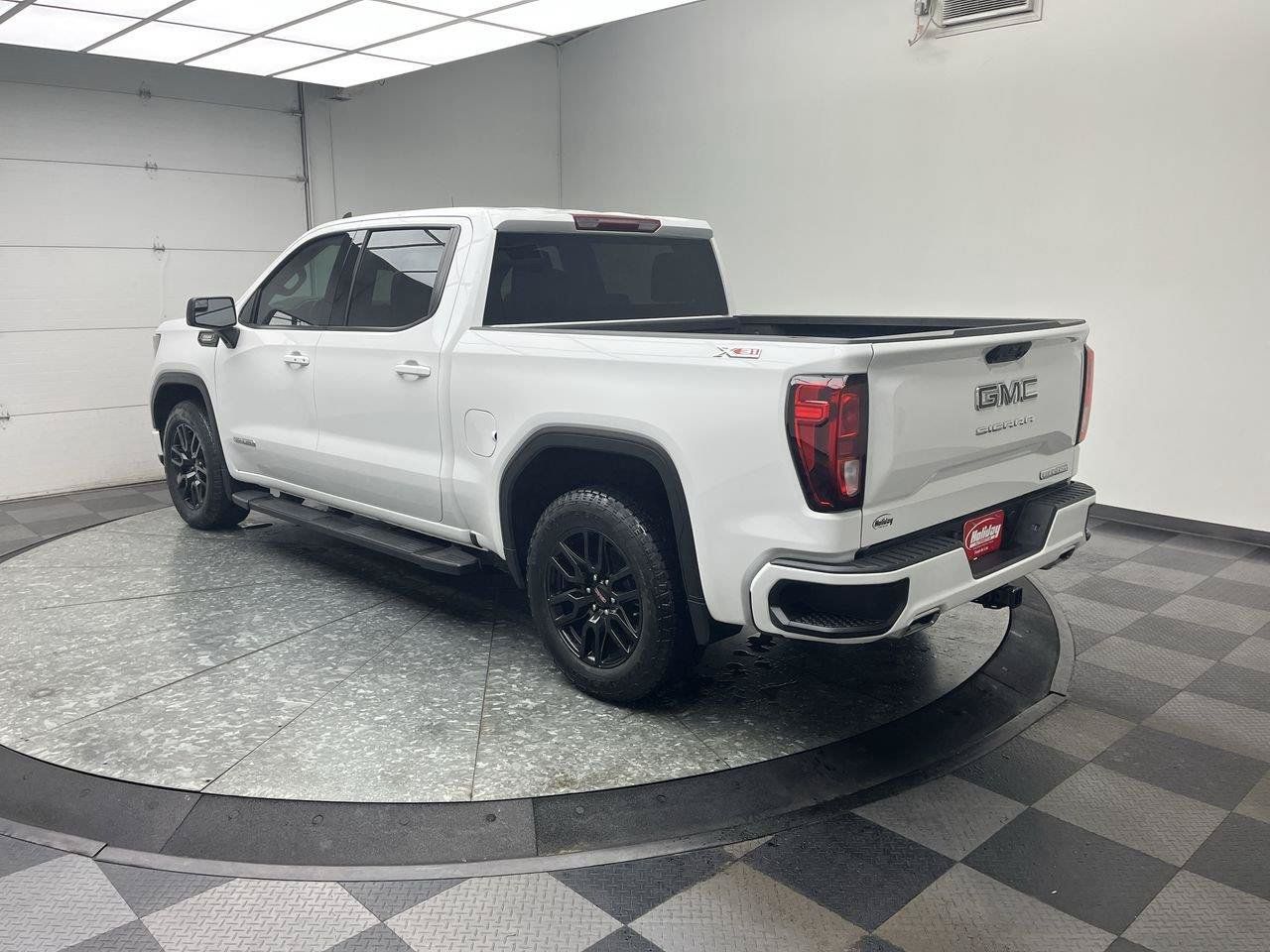 Certified 2024 GMC Sierra 1500 Elevation w/ LPO, Elevation Black Package AWD/4WD image 2