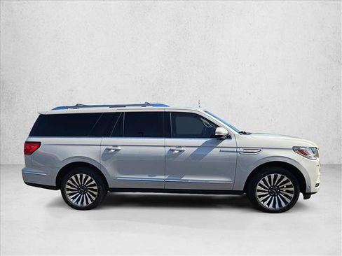 Used 2021 Lincoln Navigator L Reserve AWD/4WD image 4