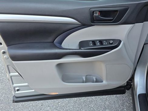 Used 2019 Toyota Highlander Plus image 31