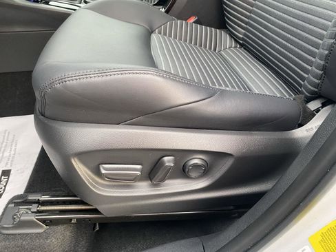 Used 2024 Toyota Corolla Cross AWD Hybrid w/ Convenience Package image 11