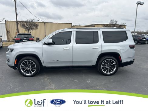 Used 2022 Jeep Wagoneer Series III w/ Premium Group I image 4