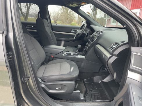Used 2018 Ford Explorer XLT image 26