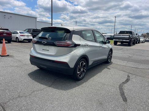 Used 2023 Chevrolet Bolt LT w/ Infotainment Package FWD image 5