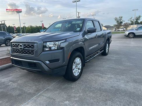 Used 2022 Nissan Frontier SV w/ Technology Package RWD image 3