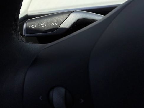 Used 2024 Tesla Model Y Long Range AWD/4WD image 33