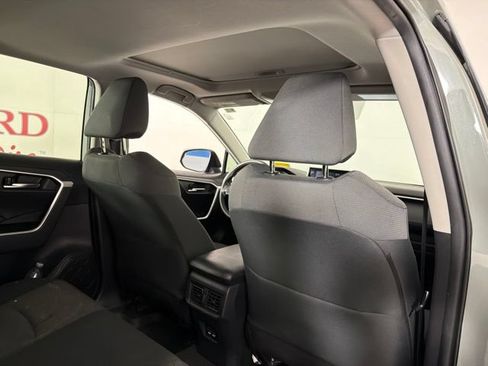 Used 2021 Toyota RAV4 XLE w/ Convenience Package FWD image 19