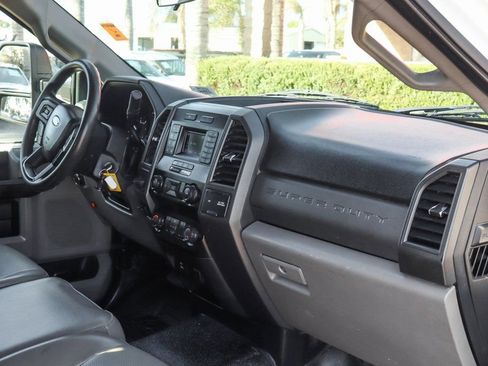 Used 2019 Ford F550 2WD Regular Cab Super Duty image 40