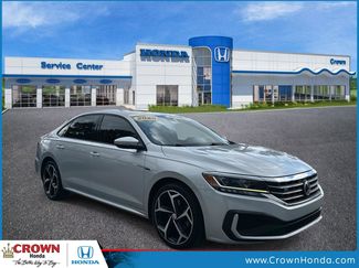 Used 2020 Volkswagen Passat 2.0T R-Line image 1