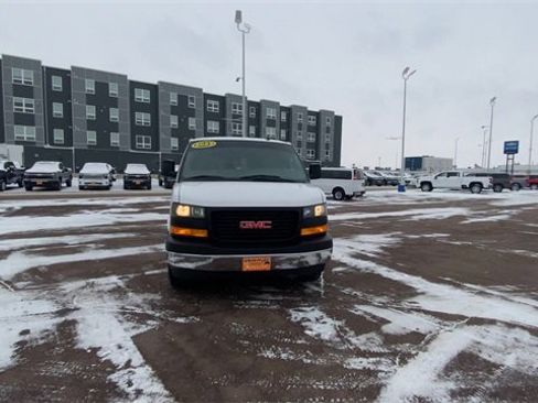 Used 2023 GMC Savana 2500 LS w/ Driver Convenience Package image 3