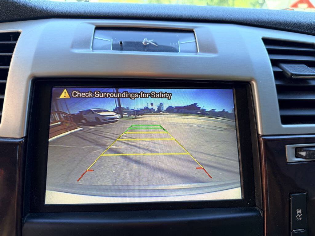 Used 2014 Cadillac Escalade Luxury RWD image 25
