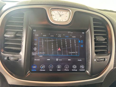 Used 2018 Chrysler 300 Limited w/ Safetytec Plus Group image 29