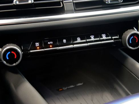 Certified 2025 Chevrolet Equinox EV LT w/ Convenience Package II image 24