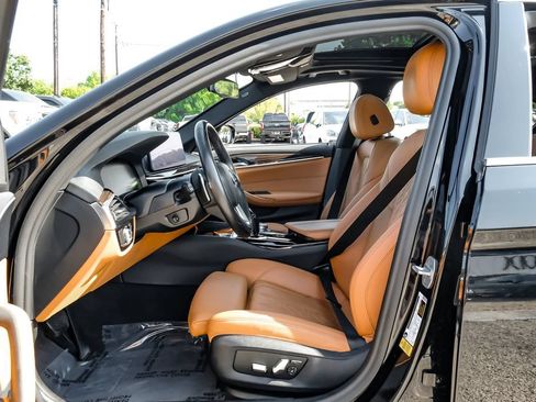 Used 2021 BMW 530i w/ Convenience Package RWD image 32