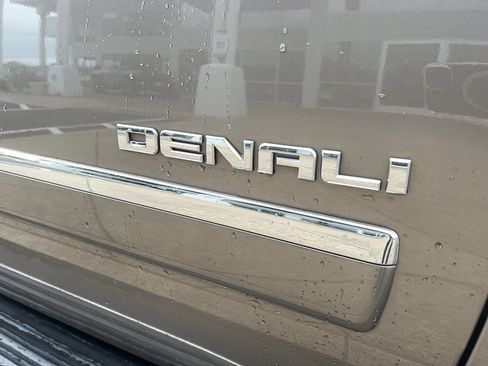 Used 2013 GMC Yukon Denali image 17