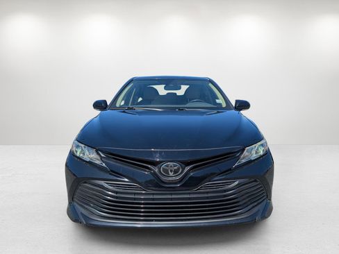 Used 2019 Toyota Camry LE w/ Convenience Package image 2