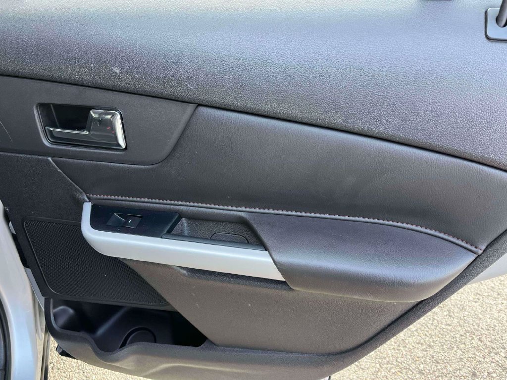Used 2014 Ford Edge SEL w/ Equipment Group 205A FWD image 11