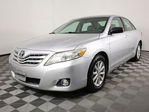 Used 2011 Toyota Camry XLE image 5