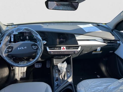 New 2025 Kia Niro EX Touring image 12