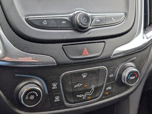 Used 2018 Chevrolet Equinox LT image 11