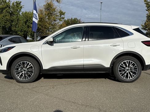 Used 2024 Ford Escape SE w/ PHEV Premium Package image 7