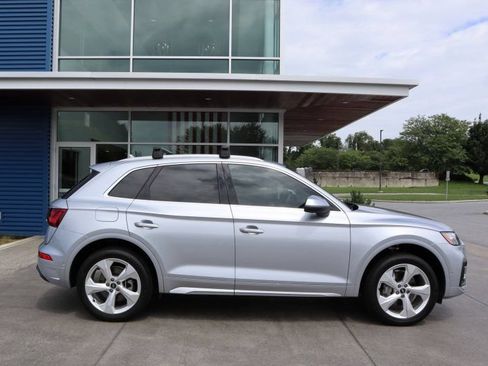 Used 2021 Audi Q5 Prestige w/ Prestige Package AWD/4WD image 2