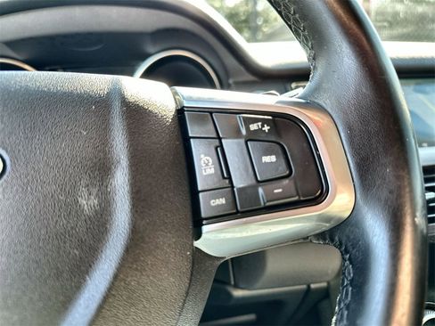 Used 2019 Land Rover Discovery Sport SE image 32