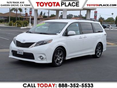 Used 2016 Toyota Sienna SE