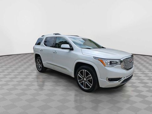 Used 2017 GMC Acadia Denali w/ Technology Package FWD image 2