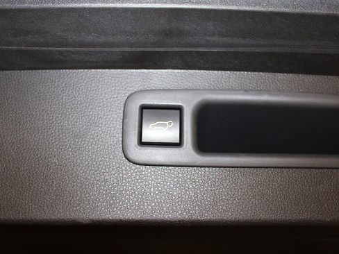 Used 2023 Toyota Highlander XLE AWD/4WD image 36