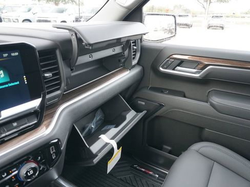 Used 2023 Ford F350 Lariat image 38