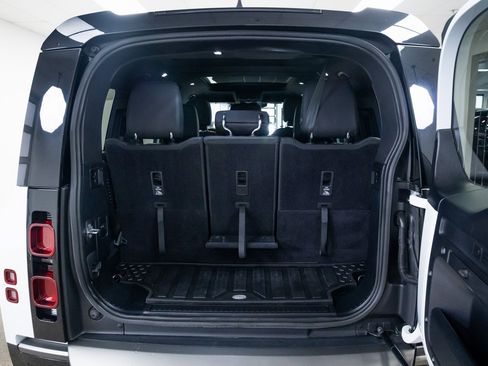 Used 2023 Land Rover Defender 130 X-Dynamic SE image 8