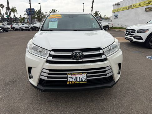 Used 2017 Toyota Highlander Plus w/ Carpet Mat Package FWD image 8