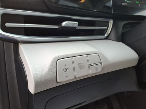 Used 2025 Hyundai Elantra Limited w/ Cargo Package image 19