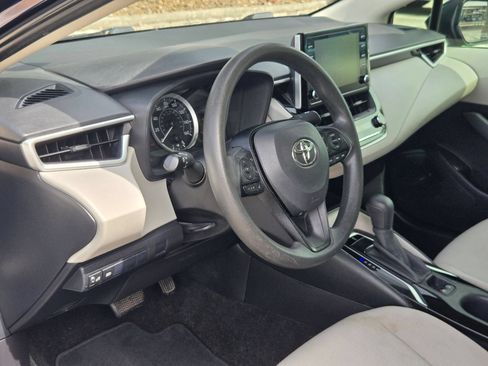 Used 2020 Toyota Corolla LE FWD image 13