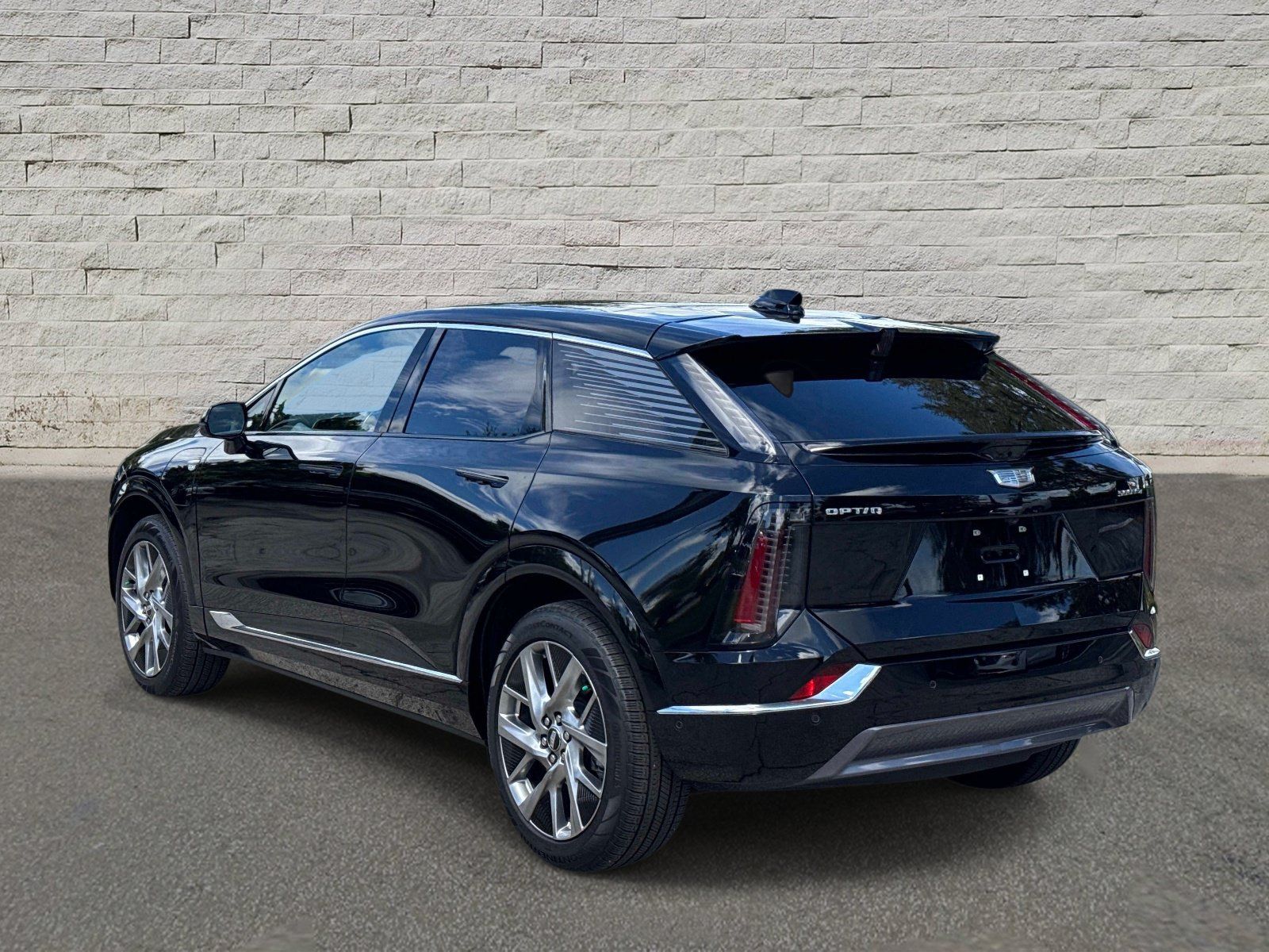 Used 2025 Cadillac Optiq Luxury 2 w/ LPO, Floor Liner Package AWD/4WD image 3