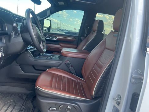Used 2024 GMC Sierra 2500 Denali Ultimate image 11