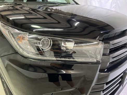 Used 2019 Toyota Highlander SE w/ Nightshade Edition AWD/4WD image 5