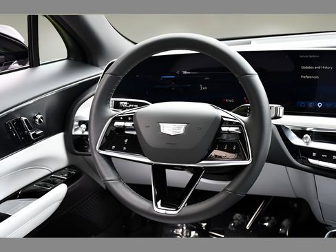 Certified 2024 Cadillac Lyriq Sport AWD/4WD image 17
