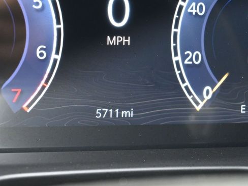 Used 2025 Jeep Grand Cherokee Laredo image 12