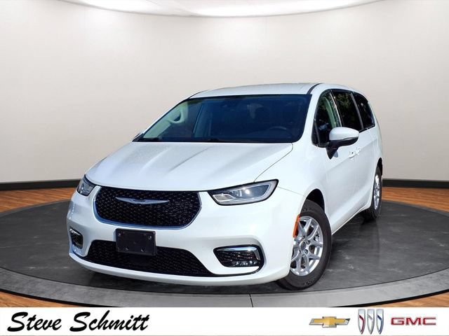 Used 2023 Chrysler Pacifica Touring-L FWD image 1
