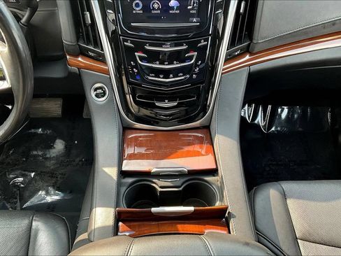 Used 2019 Cadillac Escalade ESV Premium Luxury AWD/4WD image 15