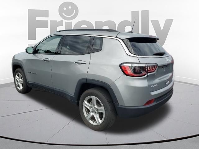 Used 2023 Jeep Compass Latitude w/ Convenience Group AWD/4WD image 3