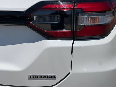 Used 2025 Honda Pilot Touring image 24