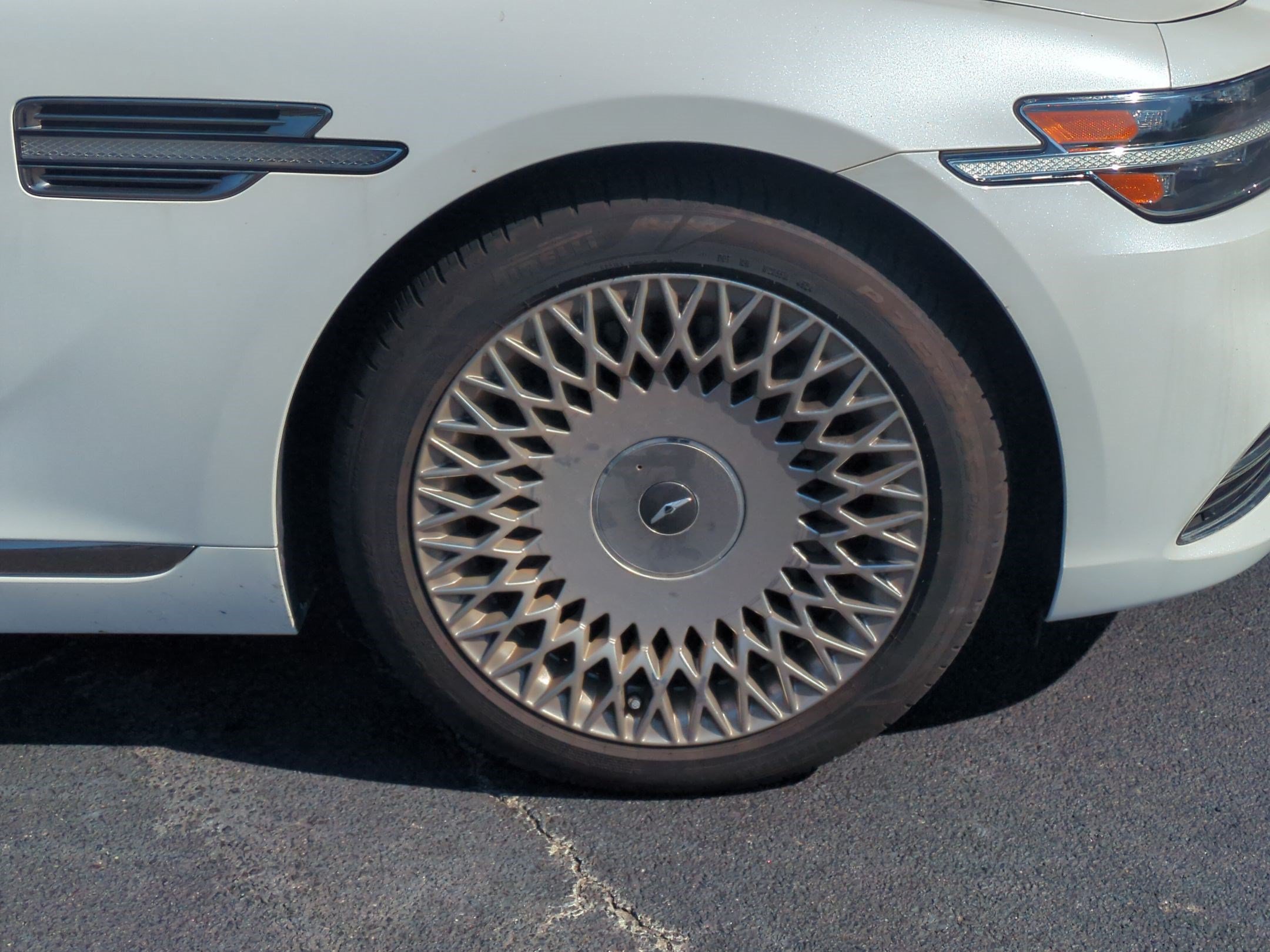Used 2022 Genesis G90 5.0 Ultimate RWD image 11