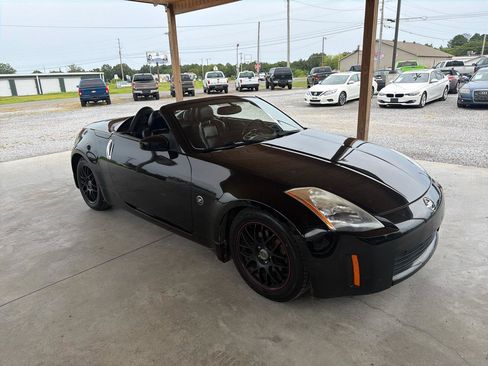 Used 2005 Nissan 350Z Enthusiast RWD image 8
