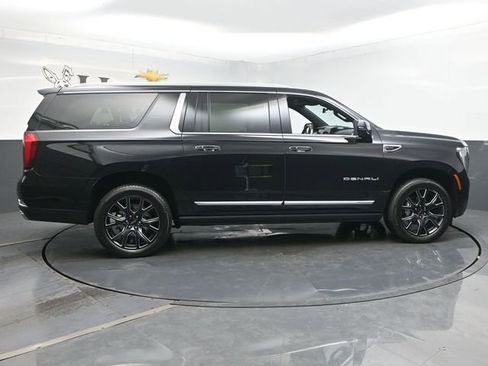 Used 2025 GMC Yukon XL Denali w/ Denali Reserve Package AWD/4WD image 39